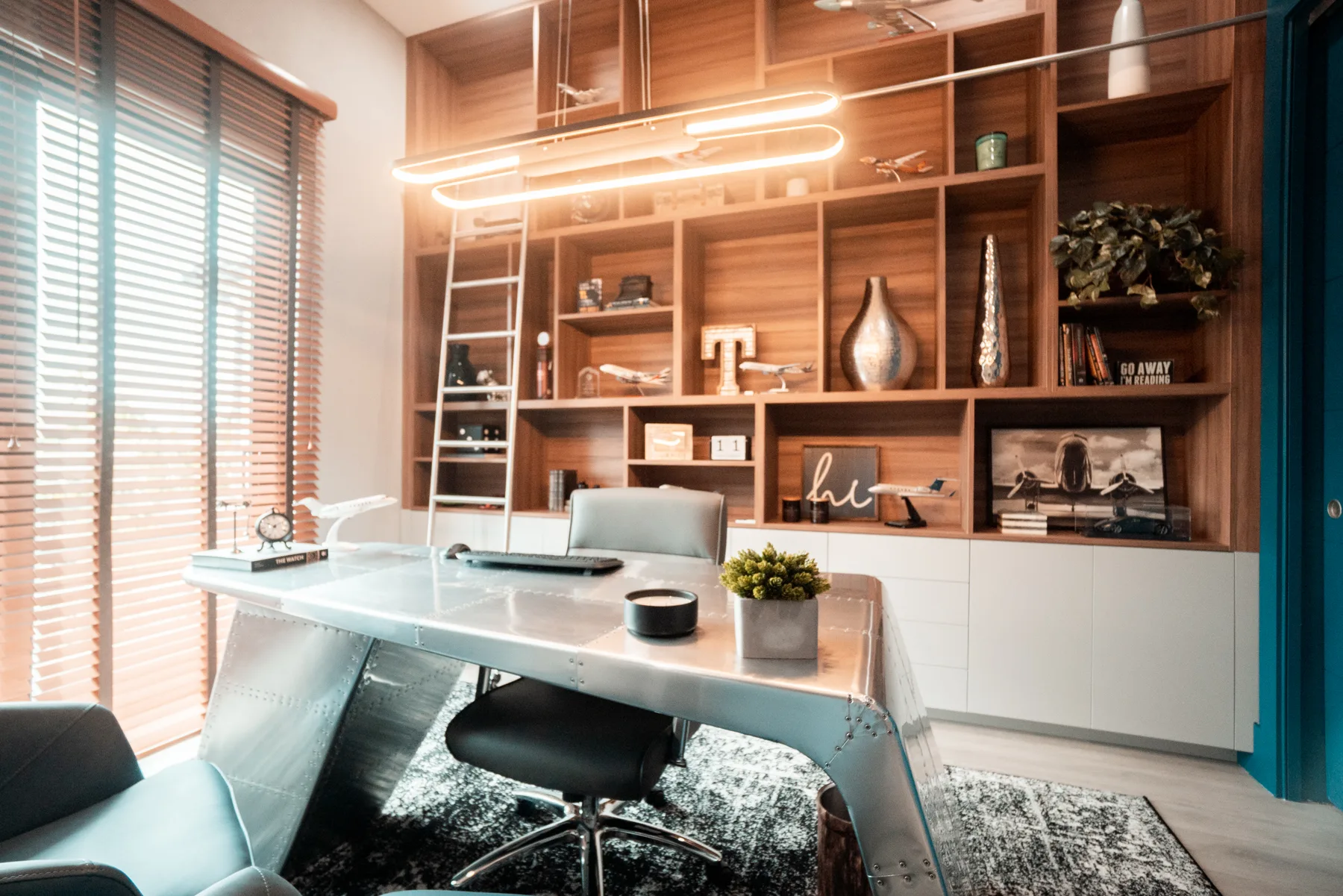 Entertainment lounge with a TV wall, turquoise sofas and open shelving